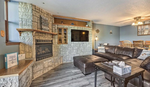 Hamilton Lakefront Retreat Central Location! in Hamilton