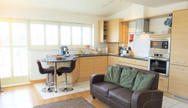 Hampton Ct 2 beds with balcony