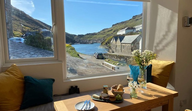 Harbour Light, Boscastle. 2bed