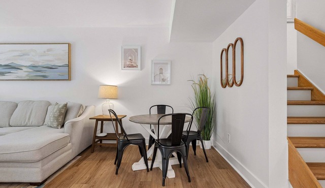 Harbour Town Villa, South Beach Pool Pass, Walk to Marina & Golf Links, Warm Coastal Furnishings