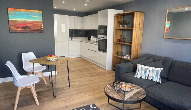 Harbourside Hideaway - Superb Flat with Terrace