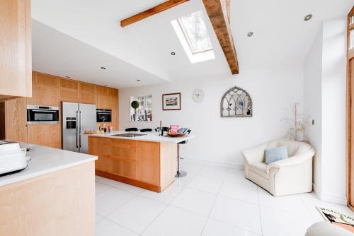 Harbourways Emsworth, Pet Friendly Coastal Retreat, Contractors & Leisure, Free Parking, Walk to Pubs
