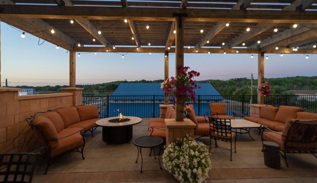 Hearing-Accessible King Studio, Marquette in Marquette