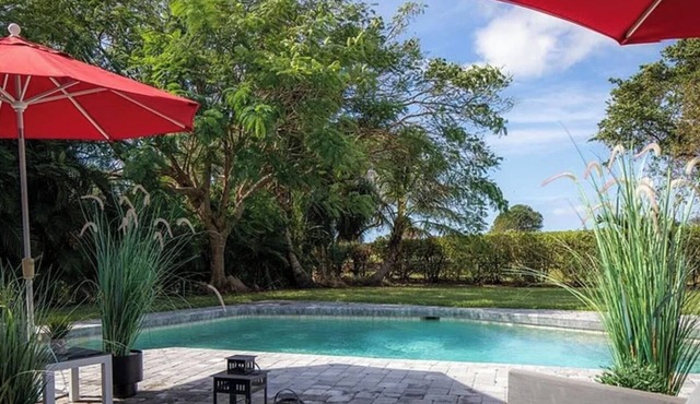 Heated Pool - Tranquil & Private 4-bedroom house in Naples Sleeps 14 in Naples