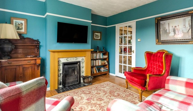 Heath View - Four Bedroom House, Sleeps 7