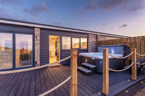 Heavenly Family Vista Retreat with Hot Tub!