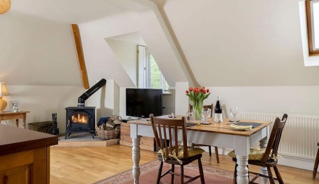 Hectors Loft - Tranquil Spacious Cotswold Hideaway