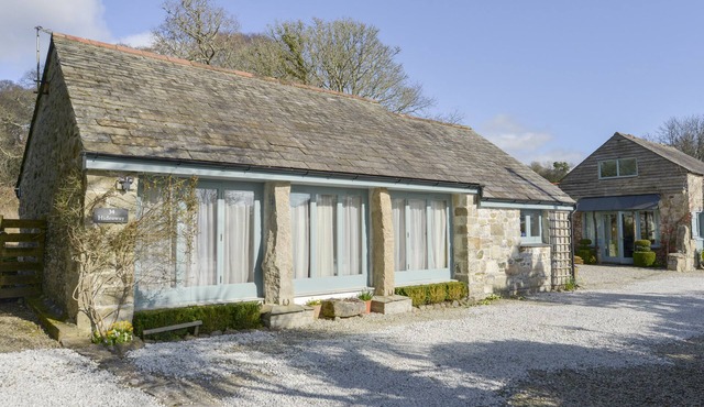 HIDEAWAY BARN, family friendly, with a garden in Charlestown