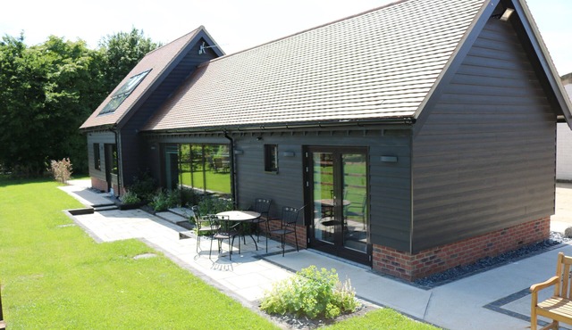 High quality barn conversion near Cambridge to enjoy countryside & city