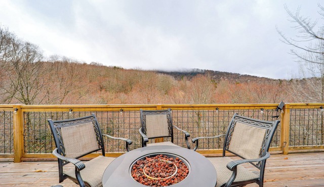Hike, Ski & Soak: Beech Mtn Home w/Views, Hot Tub