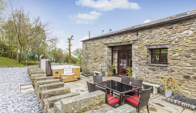 HILL SIDE BARN, family friendly, with hot tub in Pennington