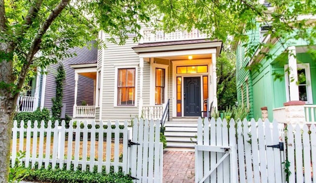Historic 1899 Victorian | Hot Tub + Forsyth Park