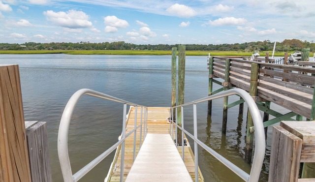 Hobbs Realty - Private Dock on Intracoastal Waterway & Separate Suite on Ground Floor