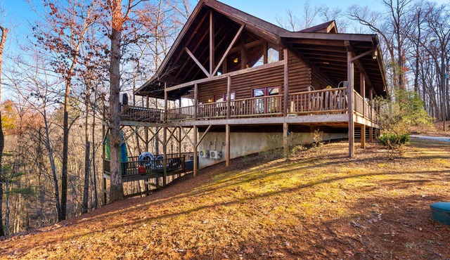 Holiday Cabin - Mr Lake Lure Vacation Rentals - Dog Friendly - Fire Pit