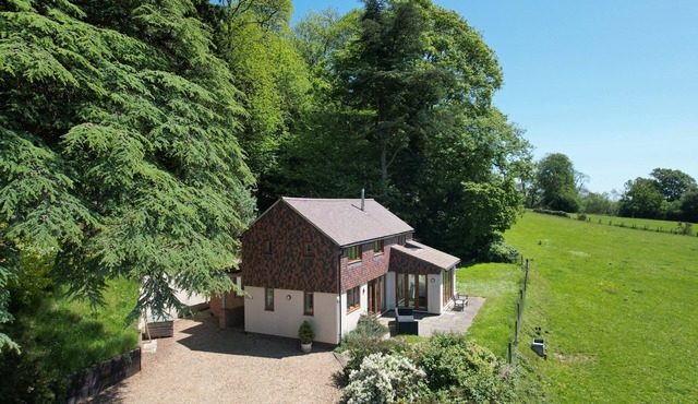 Holly Cottage - Tranquil luxury country cottage in the Surrey Hills