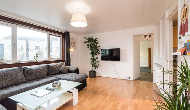 Homely 2 Bedroom Apartment - Edinburgh