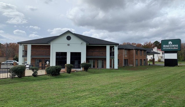 HomeTowne Studios By Red Roof Egg Harbor–Atlantic City Airport in Egg Harbor Township