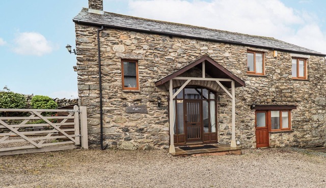 HORSE AND FARRIER BARN, pet friendly, with a garden in Cartmel