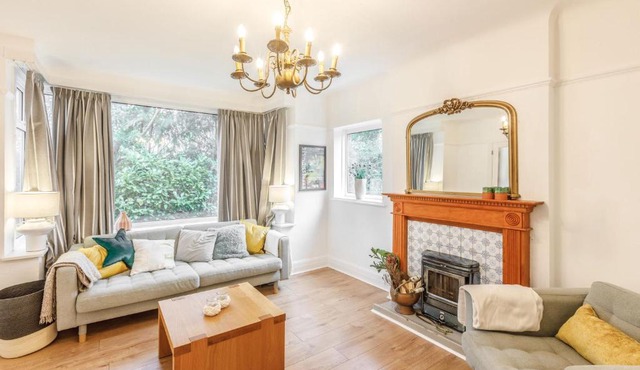 Host & Stay - Combpyne in Compton