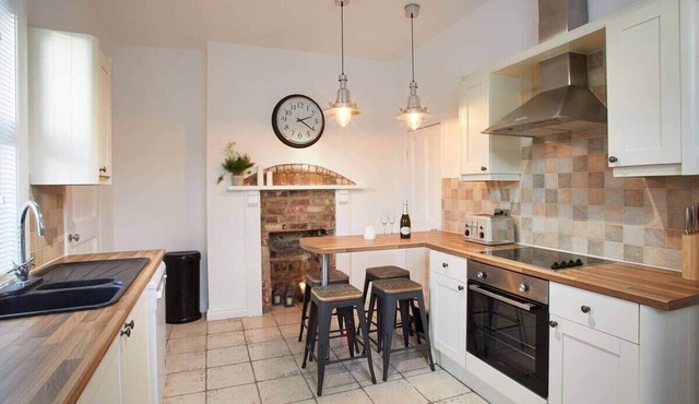 Host & Stay | Windsor Cottage
