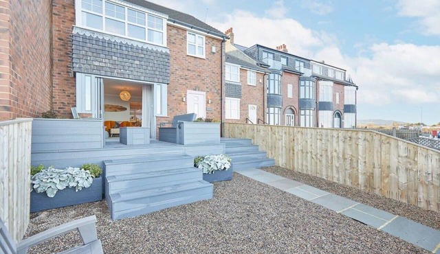 Host & Stay | 'Salty' Seaview