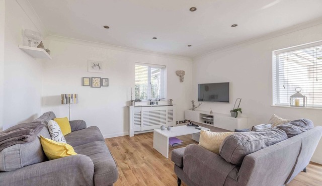 Host & Stay | Meadow Way