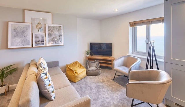 Host & Stay | Sea Watcher