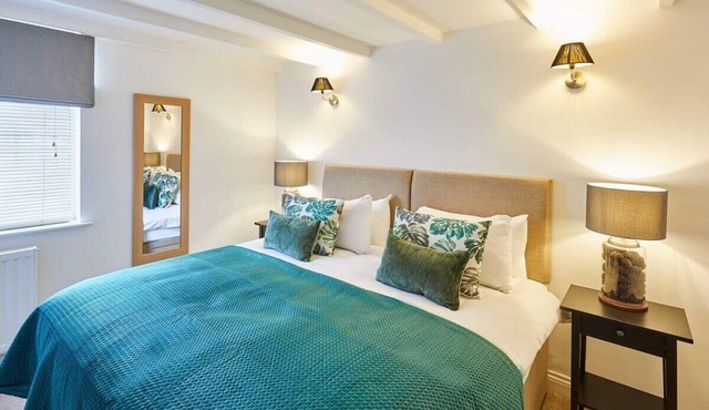 Host & Stay | Waterlily Cottage