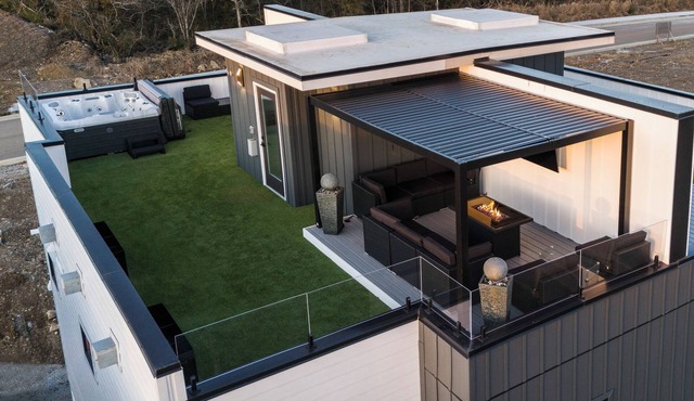 Hot Tub & Cabana City View Home @TheNewCumberland
