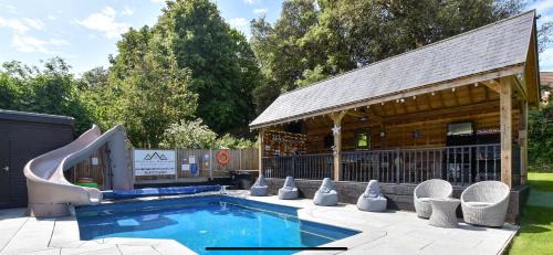 House Oasis heated pool, Hot Tub, Games Bar & Retreat