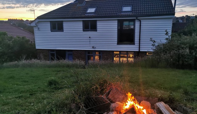 Huge Coastal House | Sleeps 16 | Beach, Old Town & Country Park | 10 beds