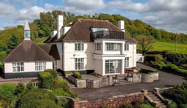 Huntingball Lodge