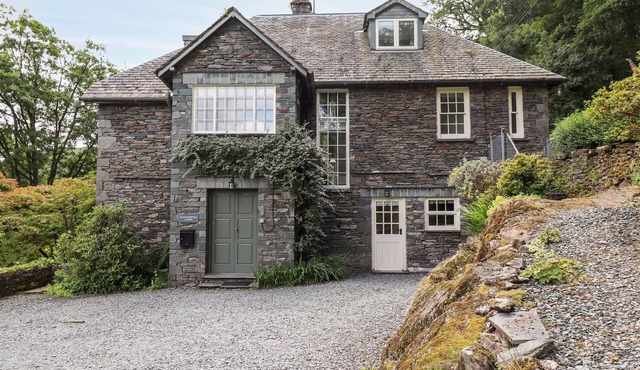 HUNTINGSTILE LODGE, pet friendly, luxury holiday cottage in Grasmere