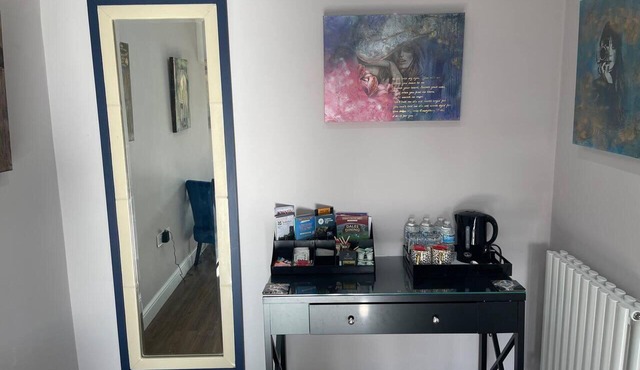 Immaculate 1-bed Studio With Outside Patio
