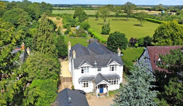Impressive detached house with hot tub 4.5 miles from Cambridge city centre
