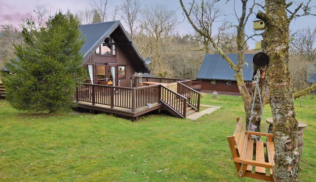 Iona Lodge, loch views, peaceful location, pet friendly