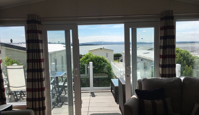 Iris Lodge, 3 bedroom, dogs stay free at Rockley Park, Poole Harbour, Dorset