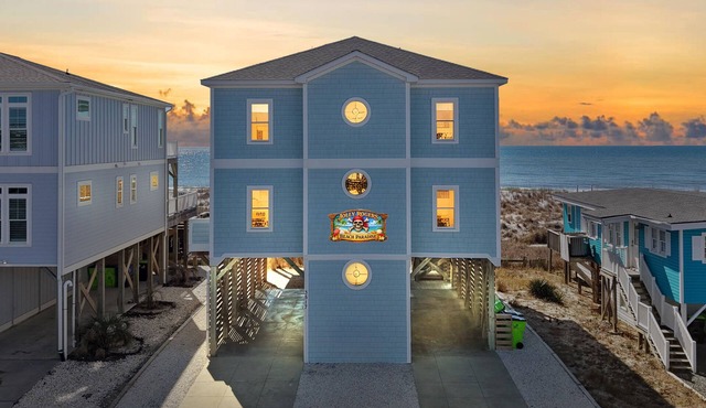 Jolly Rogers: Oceanfront Paradise with Pool, Sleeps 20, 7 bed/5.5 bath and two kitchens!