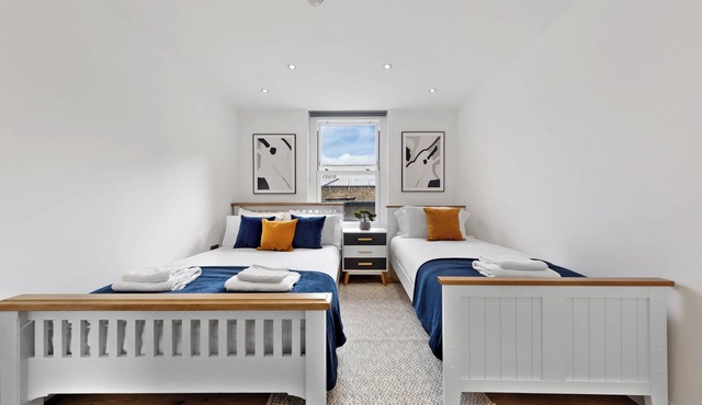 Junction House - Luxe Two Bedroom - Central London