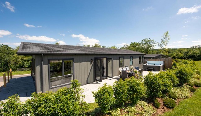 Juniper Lodge, 28 Roadford Lake Lodges