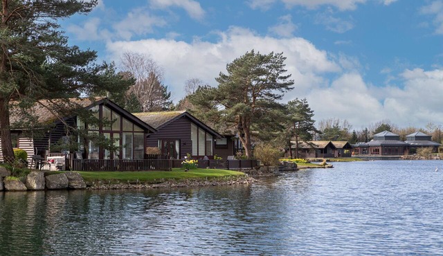 Keer Lodge a lakeshore haven @ Pine Lake Resort