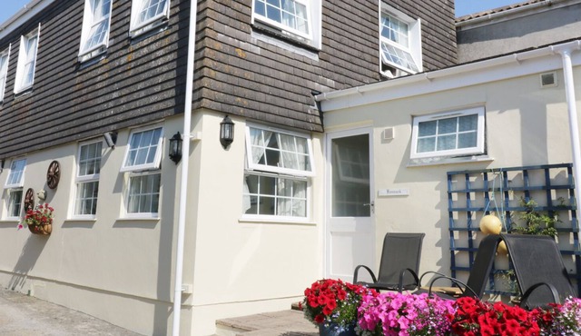 KENNACK, family friendly, with a garden in Mullion