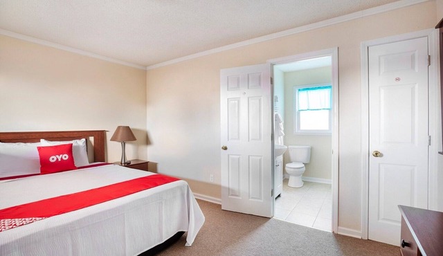 King Bed with Pull Out