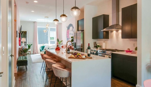 King Queen 2 Homes - 24 Beds City Views