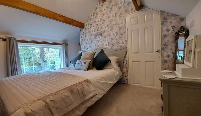 King sized double room - ensuite - garden view