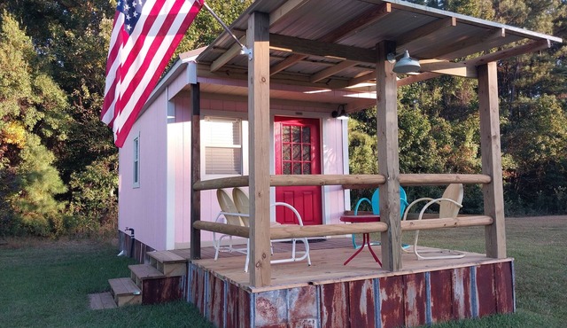 King Suite Minutes to Beach Shopping Nature Trails Boating Historic Sites