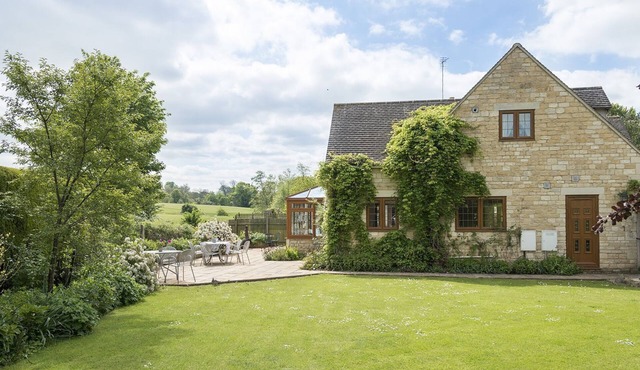 Kingfisher Cottage - sleeps 10 guests in 5 bedrooms