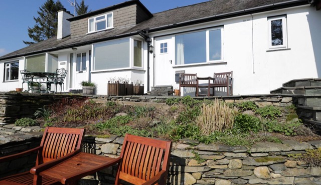 KIRKSTONE COTTAGE, romantic, with open fire in Hawkshead