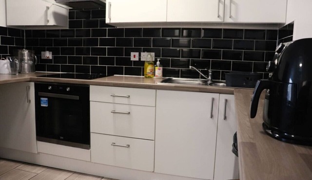 Kop View Hotel - Sleeps 4 - Ensuite Room - 1