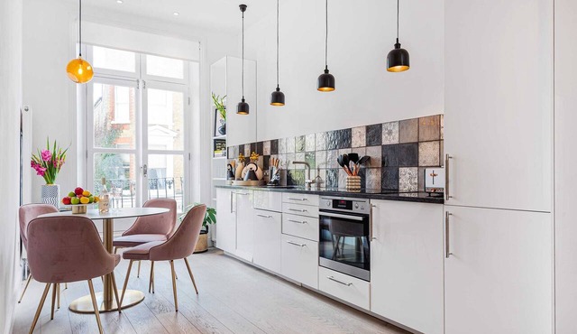 Lady on the Lane, 2 bed Primrose Hill - by Out of Office Lifestyle